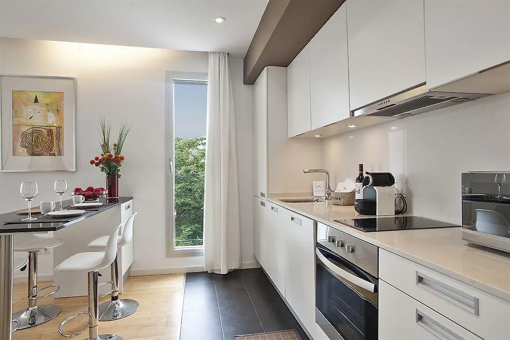 Mistral City Pool Apartments Barcelona 0*,