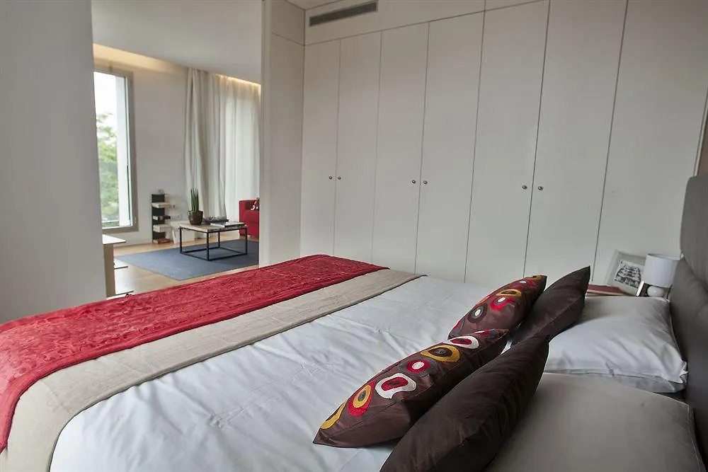 Mistral City Pool Apartments Barcelona